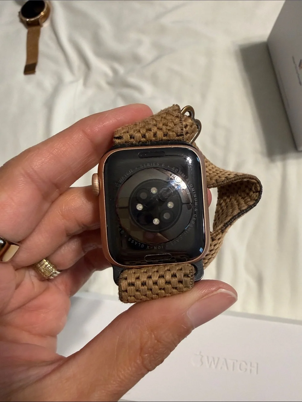 Apple Watch Series 6 Gold Aluminum w/ interchangeable bands